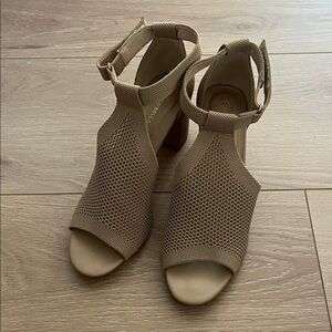 Women's Chic Tan Mesh  Knit Ankle Strap Heeled Sandals